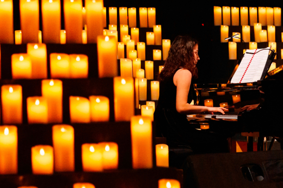 &Vcy;&iecy;&lcy;&icy;&kcy;&icy;&iecy; &khcy;&icy;&tcy;&ycy; &icy; 3000 &scy;&vcy;&iecy;&chcy;&iecy;&jcy;&period; Lumisfera&period; &Rcy;&ocy;&scy;&tcy;&ocy;&vcy;-&ncy;&acy;-&Dcy;&ocy;&ncy;&ucy;