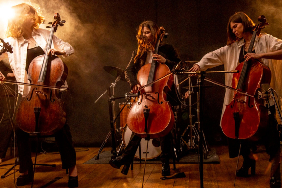 14&period;01&period;26&gcy;&period;Magic Chellos Band