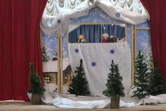 Кукольный спектакль «Дед Мороз и Серый волк»