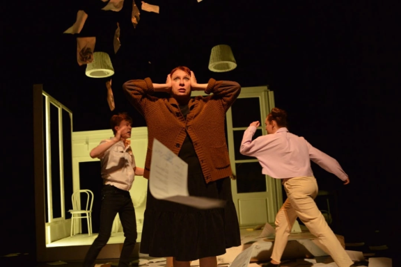 Спектакль «Дорогая Елена Сергеевна»